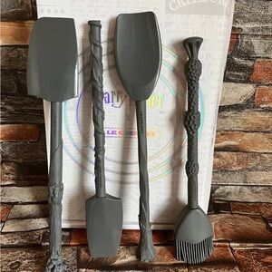 Le Creuset Gray Silicone Utensil Set